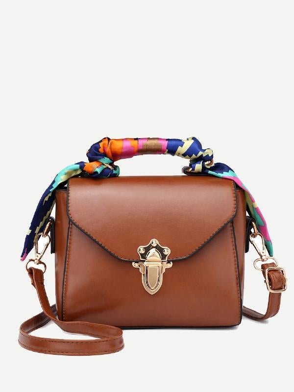 Bolso de hombro con pañuelo de Shein: 11,95 euros.