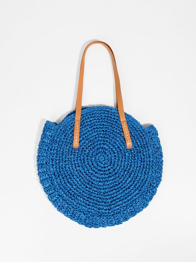 Shopper en color azul de Parfois: 17,99 euros.