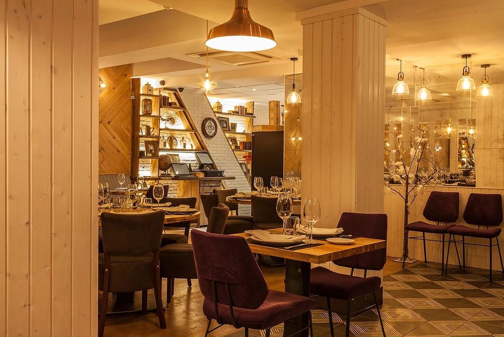 Uno de los restaurantes de moda de Madrid,  Bocaboca , en la calle Felix Boix, 8 puede ser un plan perfecto para sorprender a tu madre. ¿Te resistirás a sus deliciosos platos?