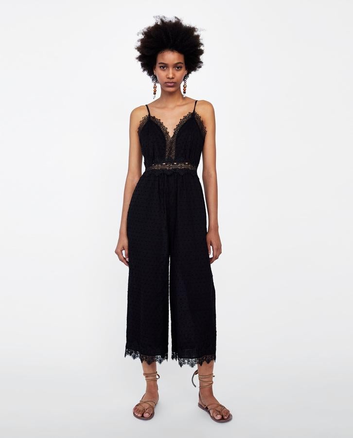 Mono de plumeti de Zara: 39,95 euros.