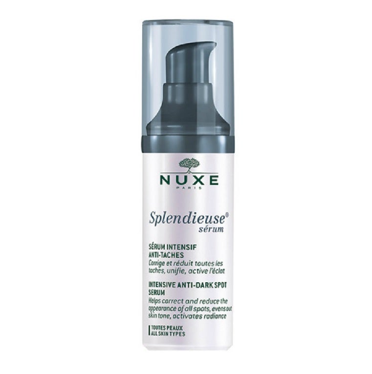 A partir de la primavera, cuando te liberas de cuellos altos y pañuelos, la piel del escote está igual de expuesta a los rayos UV que la de tu rostro.