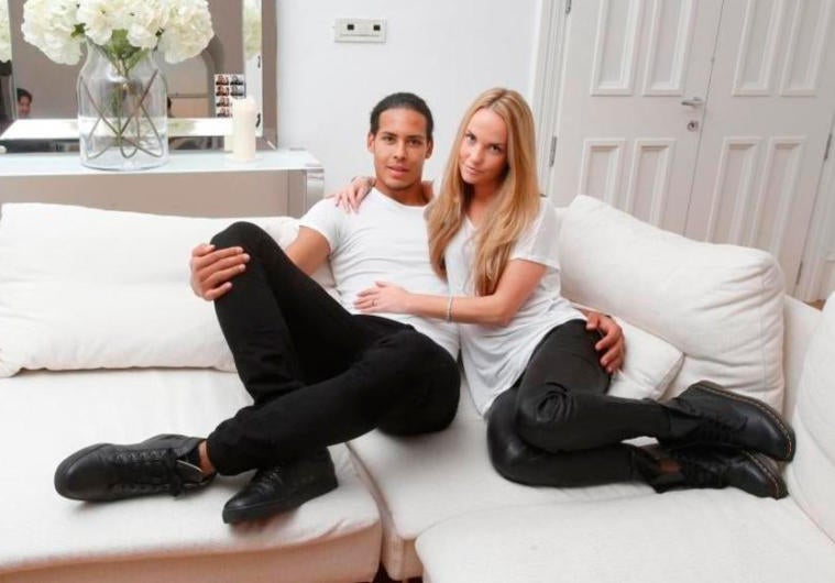 Rike Nooitgedagt es la pareja de Virgil van Dijk, uno de los jugadores más caros del Liverpool. Es una de las WAG's más sencillas, tanto que en las pocas fotos que existen de ella aparece vestida con básicos.