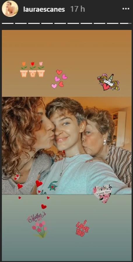 Laura Escanes ha preferido compartir esta bonita instantánea junto a su madre a través de su 'Stories'.