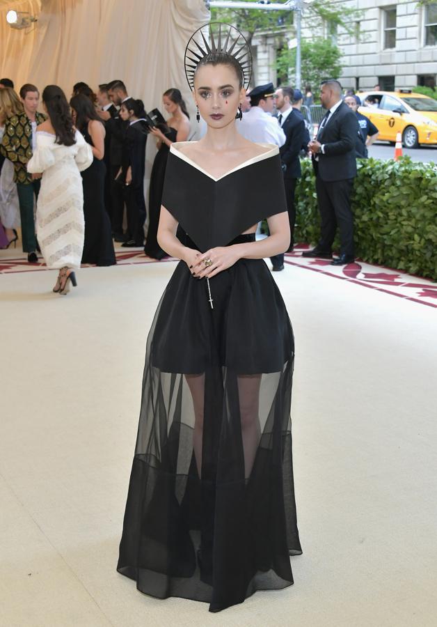 Lily Collins, de Givenchy