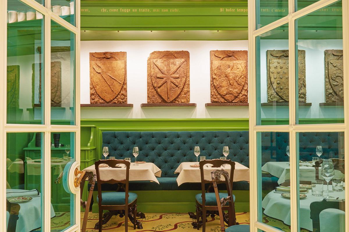 Los sabores de Italia pisan fuerte con algunas de las aperturas del momento. En Florencia, Massimo Bottura une fuerzas con Gucci con una osteria dentro del museo de la marca (en la imagen). Adrià aporta su sabiduría a Condividere, el restaurante de la nueva sede de Lavazza en Turín, que abre el 8 de junio. Más cerca, Italia suma y sigue con Parking Pizza en Barcelona, un antiguo parking convertido en punto de encuentro de aires hipsters y un horno de leña como culpable de que la pizza esté, otra vez, en el mapa.