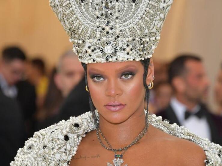 Fotos: Sabemos de dónde sacaron las 'celebs' sus looks religiosos