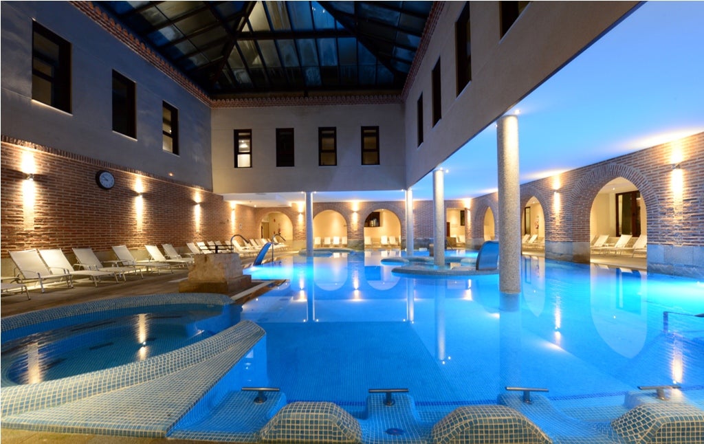 El balneario de Olmedo, en Valladolid, combina su antiguo Convento Mudéjar con la unificación de dos edificiones totalmente nuevos. Ideal para escapadas gastronómicas y enológicas.