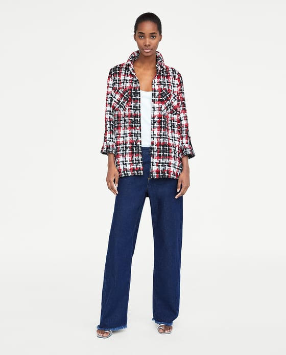 No existe un buen fondo de armario sin una chaqueta tweed y si está teñida de rojo, blanco y azul será capaz de arrancar más de un cumplido.