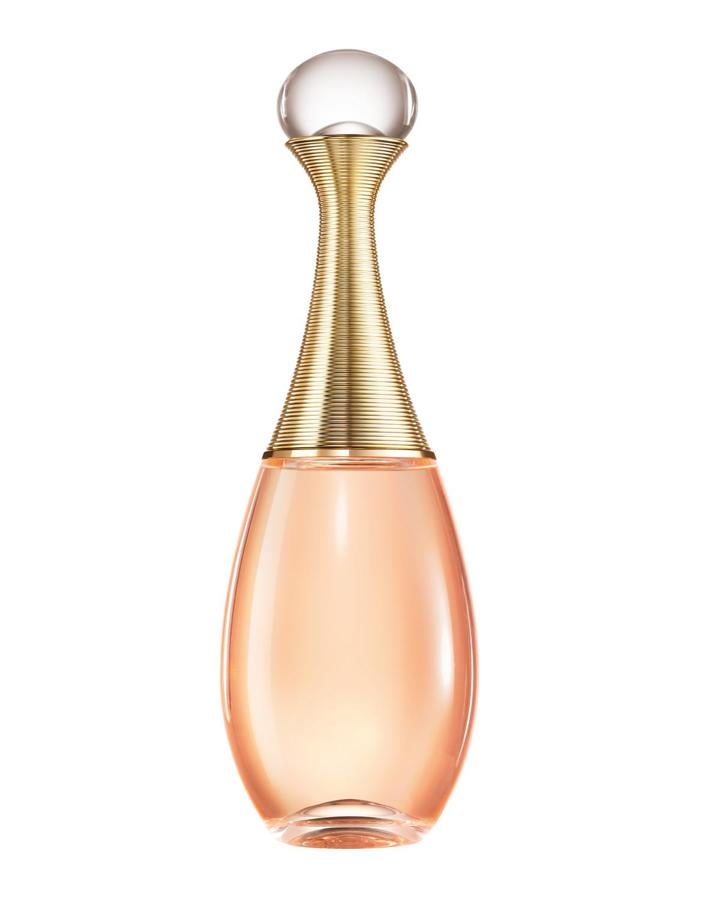 Un ramillete mítico en torno a una flor de sal y del ylang ylang.  J’adore In Joy de Dior  (110 €).