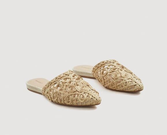 Mule con diseño trenzado de Mango: 49,99 euros.