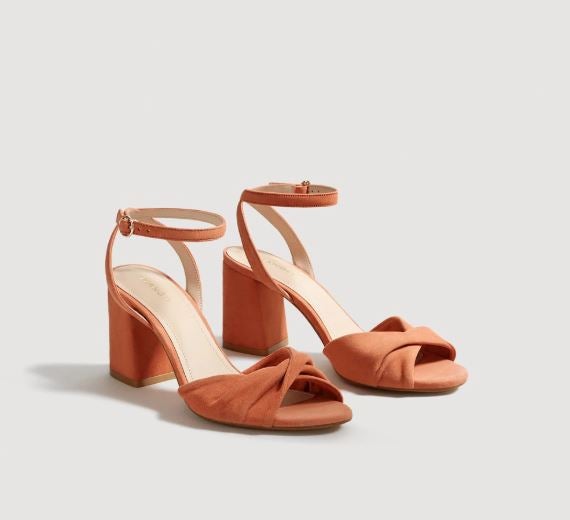 Sandalia de piel de Mango: 49,99 euros.
