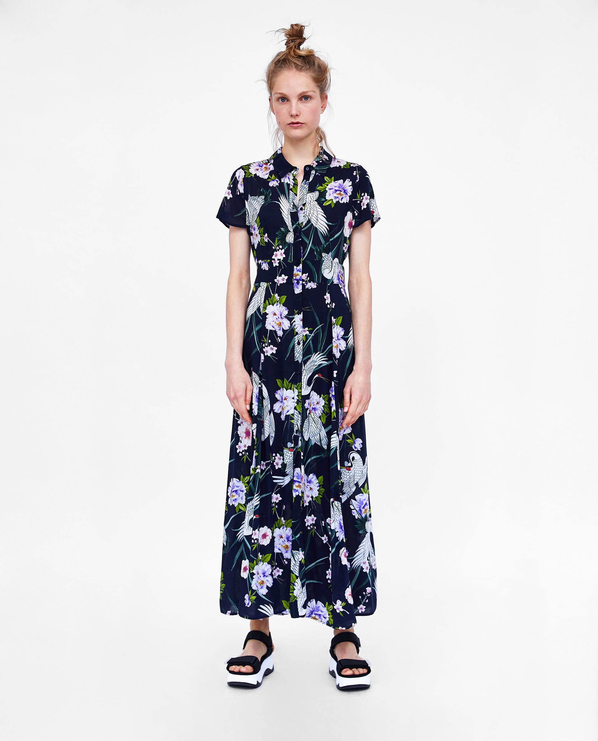 Vestido largo estampado con flores de Zara: 39,95 euros.