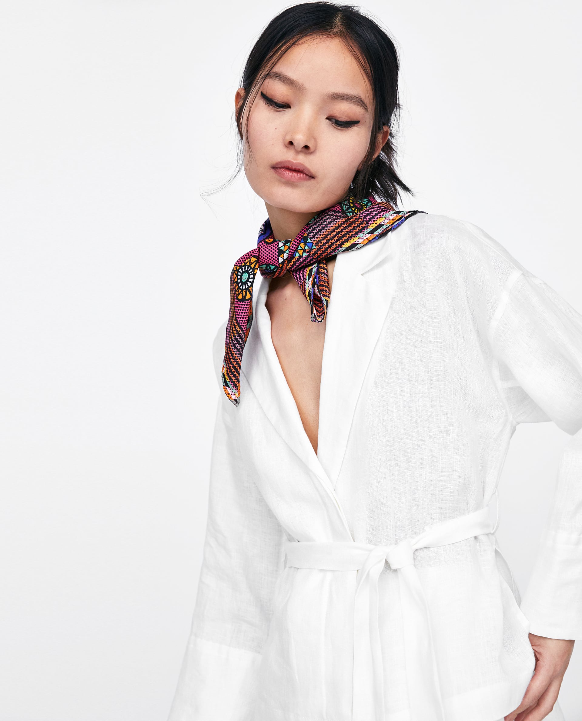 Pañuelo estampado multicolor de Zara: 7,95 euros.