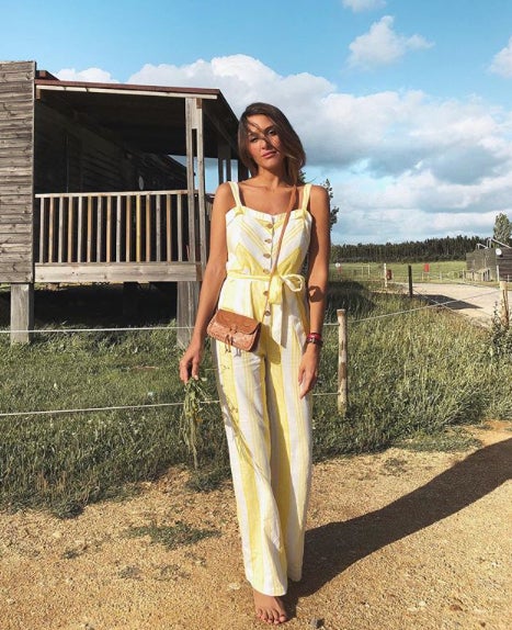 Rocio Osorno, con mono largo bicolor de Mango.