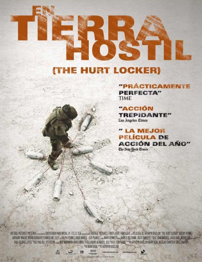 ‘En tierra hostil’ (‘The Hurt Locker’) de Kathryn Bigelow. Una película de cine independiente estadounidense que convirtió a Kathryn Bigelow en la primera y única mujer en conseguir el Oscar a Mejor Dirección. Una película que relata episodios de una Guerra en Iraq, donde cualquier persona puede ser un enemigo y cualquier cosa una bomba.