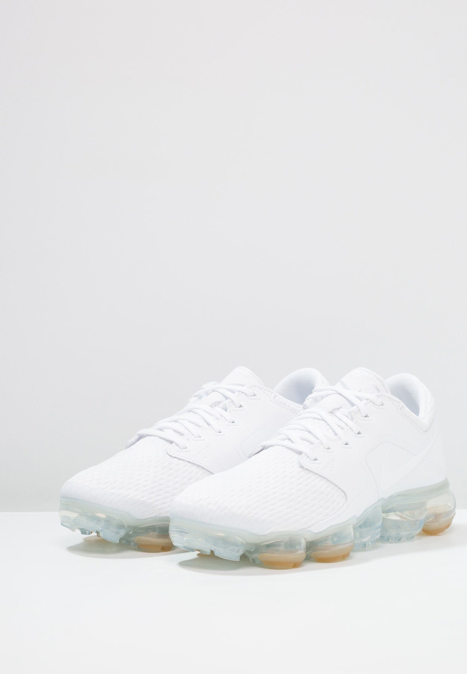 Nike. WMNS Air Vapormax CS. El diseño es clásico: la gracia está en la suela transparente. Precio: 189,95€