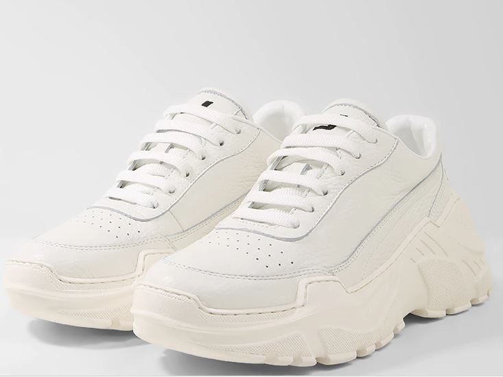 Joshua Sanders. Zenith. Un repuesto perfecto para el agotadísimo diseño de la temporada, de Balenciaga. Precio: 354,95€