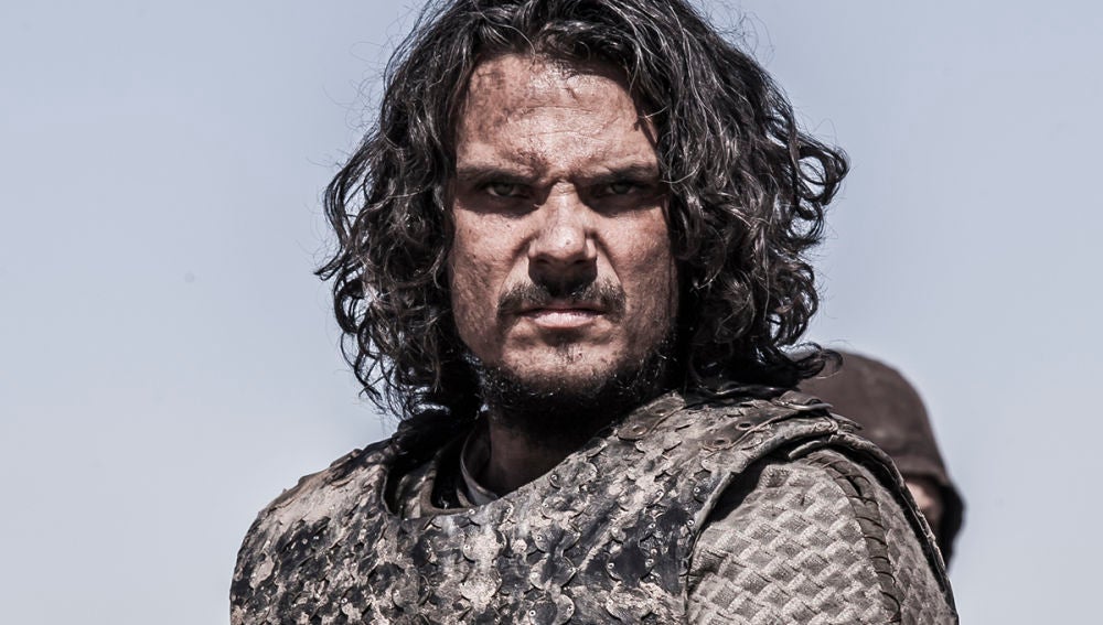 Hijo mayor de Grau Puig, ha heredado su soberbia y sus ínfulas de pertenecer a la nobleza. Lleva los negocios del padre y odia desde su niñez a Arnau a quien no perdona lo que éste hace a su familia. Se confabula con su hermana y consigue llevar a Arnau ante la Inquisición.