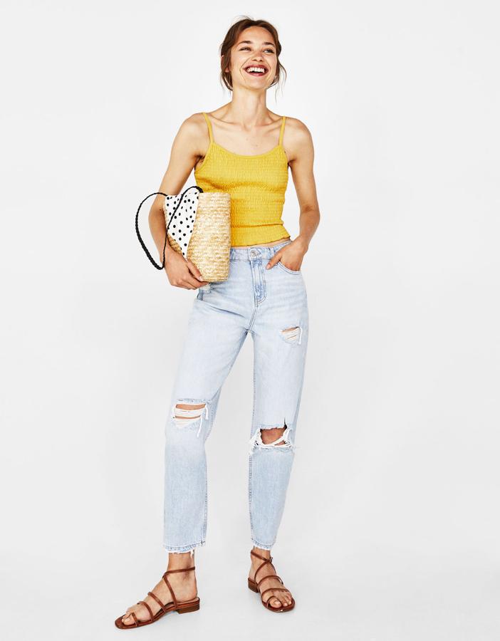 Vaqueros 'mom' rotos, 29,99 euros.