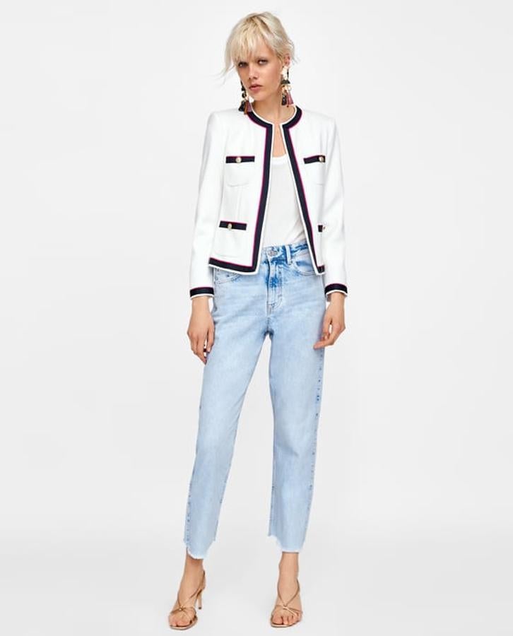 Jeans estilo 'mom fit', 25,95 euros.