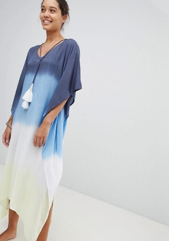 Degradado con borlas, de America & Beyond. Forma parte de una colección eco: está confeccionado con pulpa de haya, pero su tacto es suavísimo. Precio: 34,99€