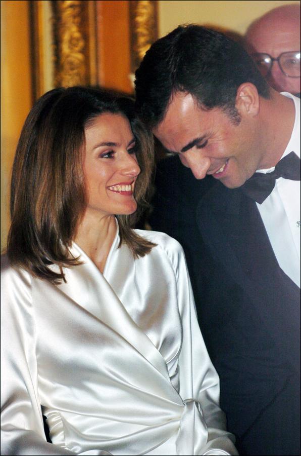 Don Felipe y Doña Letizia conversan animados y con mucha complicidad durante un viaje oficial a EE.UU. en 2004.