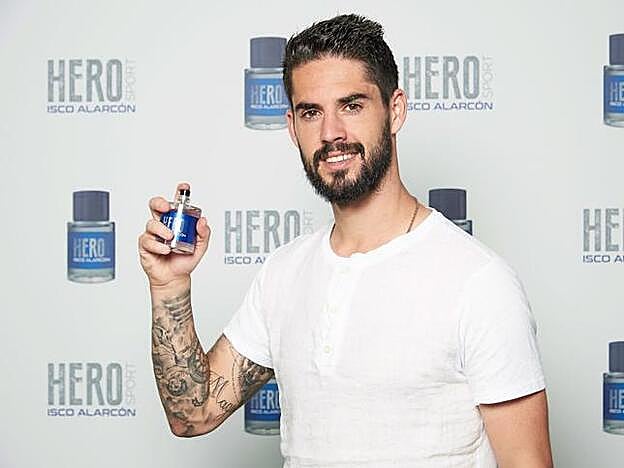 Isco Alarcón presentando su primera fragancia.