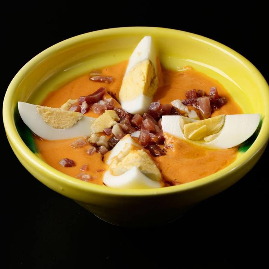 Un local centenario que nos propone un viaje gastronómico en el tiempo a través de la tradición y los sabores típicos. En la Plaza de San Miguel, 1, de Córdoba.