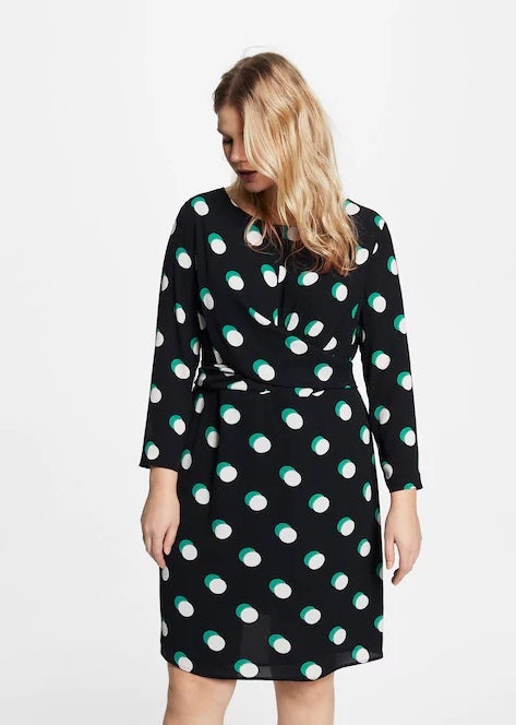 Vestido cruzado de Violeta. Precio: 59,99 euros.