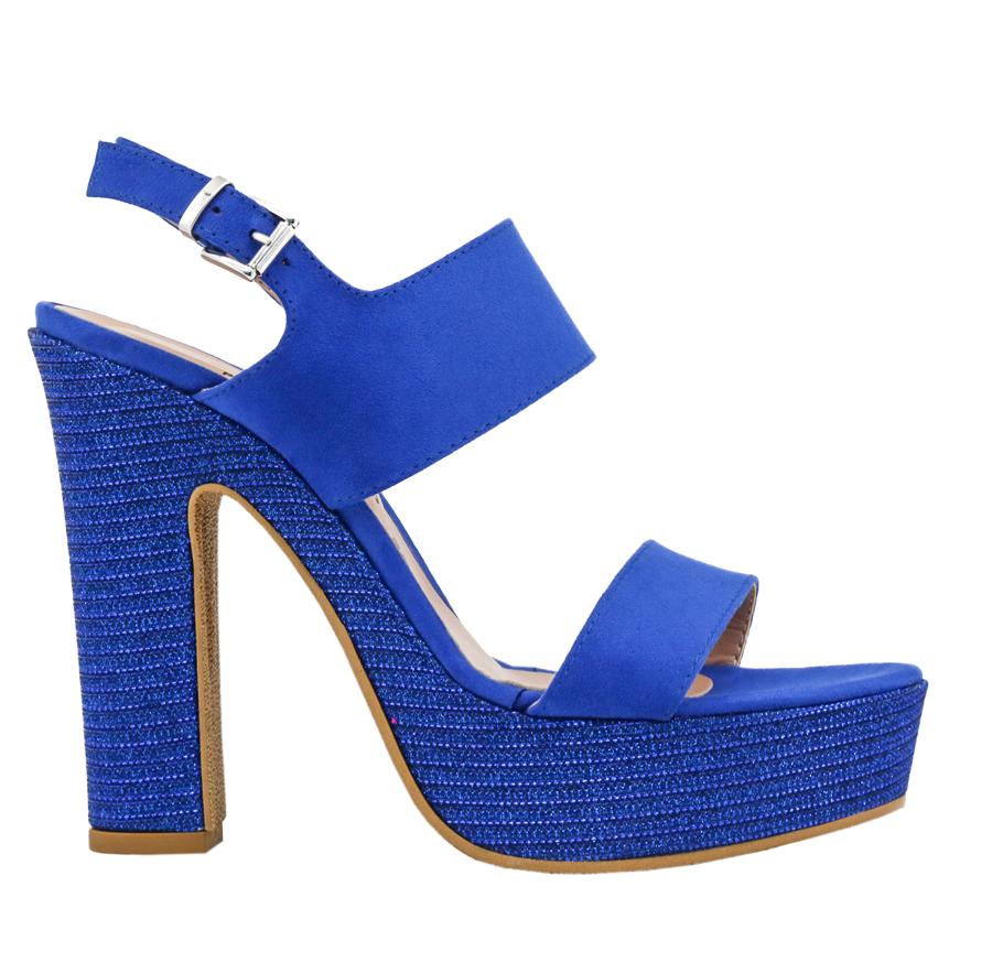 Para las noches en las que Paris apuesta por la comodidad, estas sandalias de Pretty in Colors tienen plataforma.