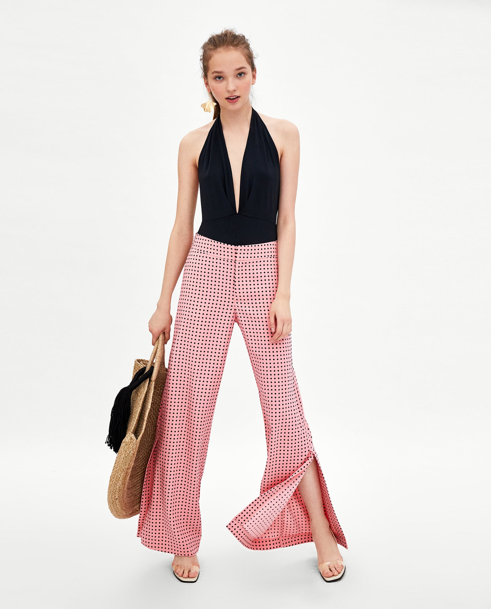 Pantalón fluido de lunares de Zara: 29,95 euros.