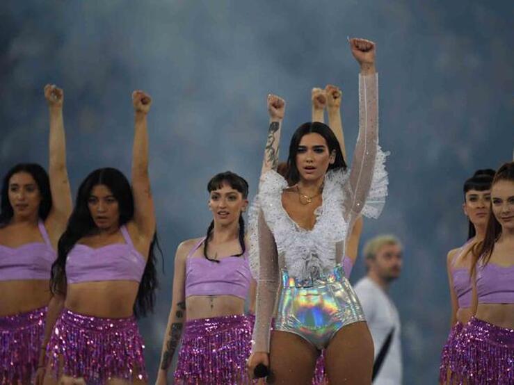 Fotos: Dua Lipa, la cantante de moda que actuó en la final de la Champions
