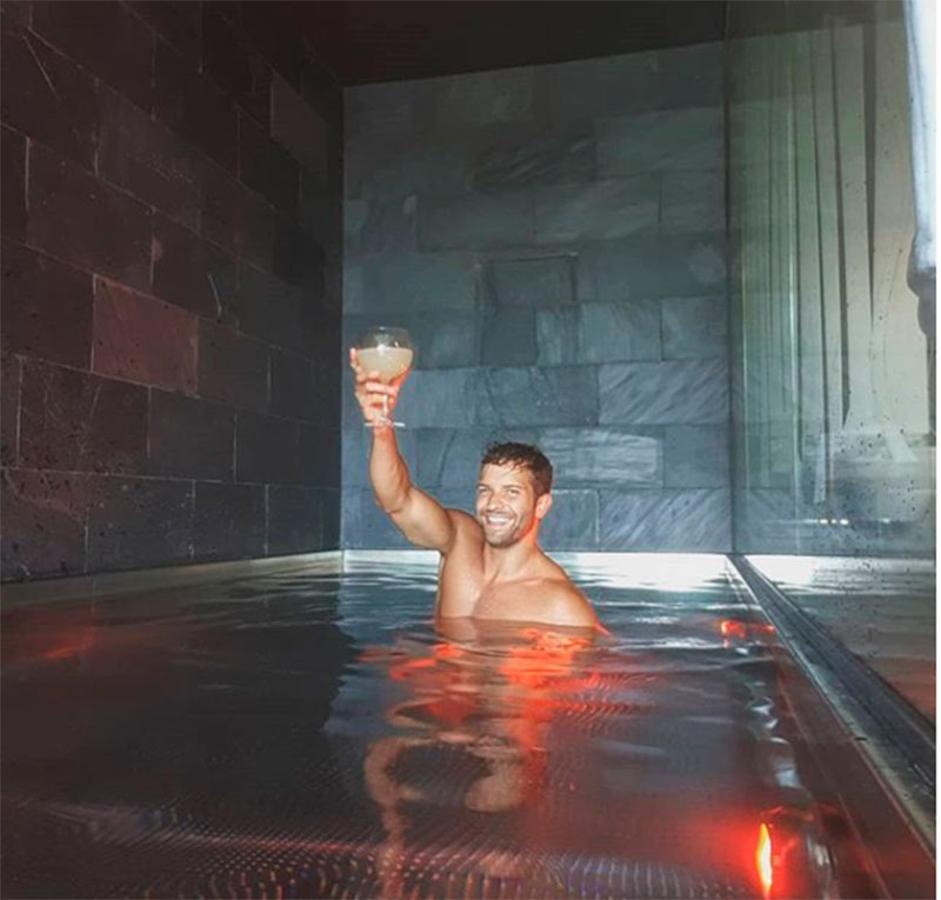 Pablo Alborán sorprendió con este desnudo accidental a sus seguidores.