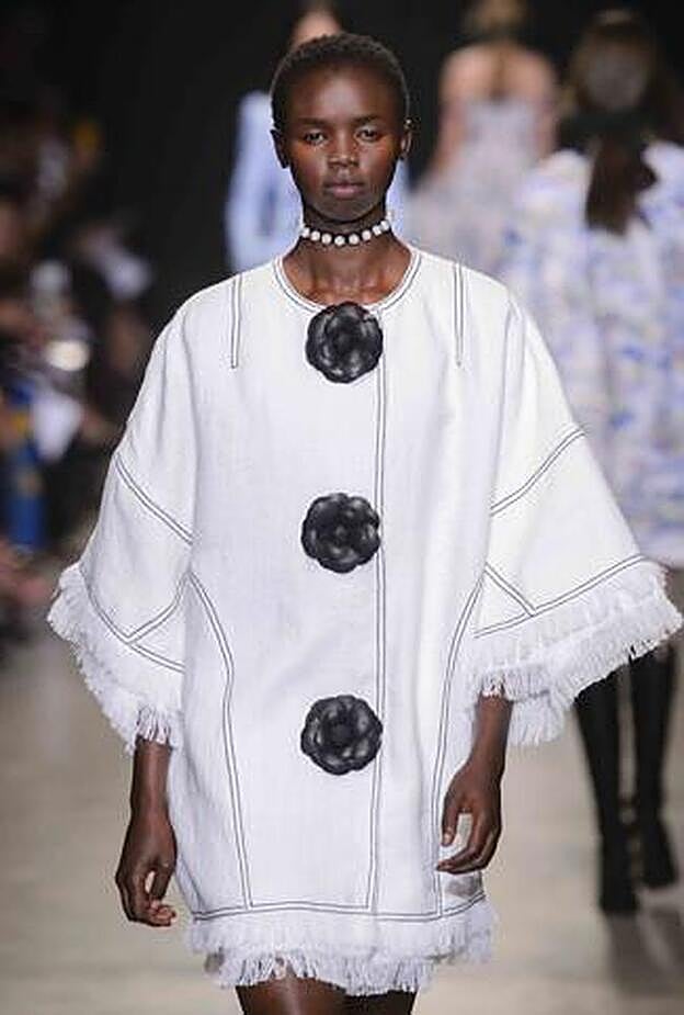 Las camelias y las flores de cerezo son un referente para Andrew y aparecen en muchas de las prendas de su colección.