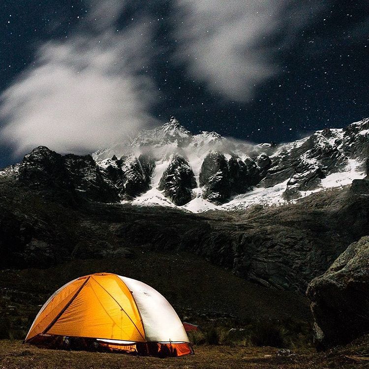 Dormir bajo las estrellas en el Parque Nacional de Huscarán.