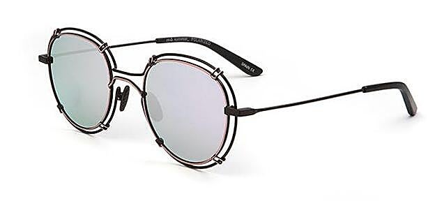 Las Watt de la colección Full Metals de Multiópticas tienen el cristal polarizado de efecto espejo. El diseño es industrial, con doble montura al aire.