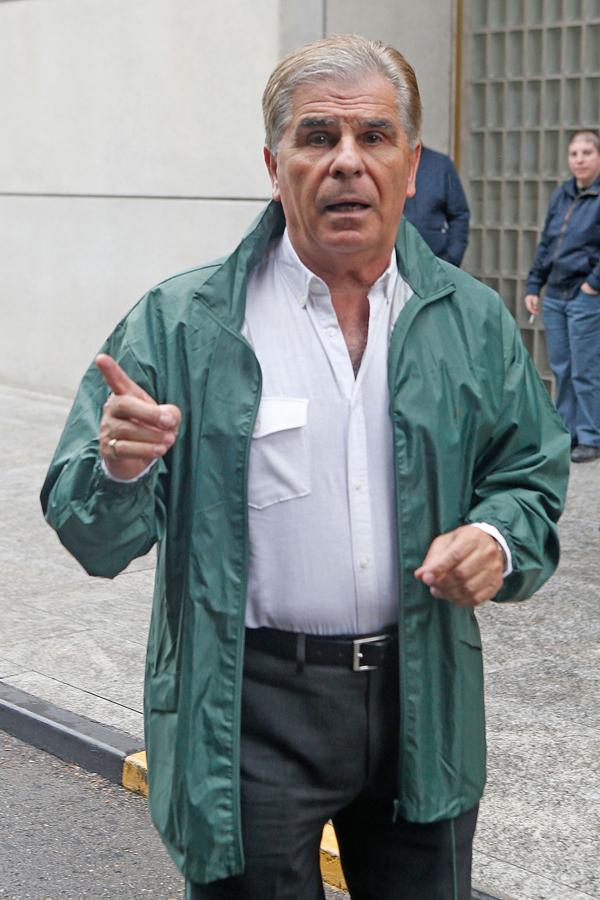 El periodista Pedro Ruiz en el Tanatorio de la M30 para despedirse de María Dolores Pradera.