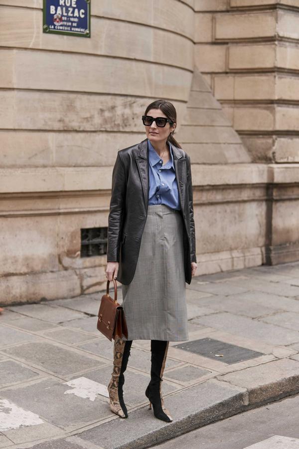 Si eres de las que invierte en una sola prenda pero de calidad, elige la blazer de cuero. Nunca pasará de moda.