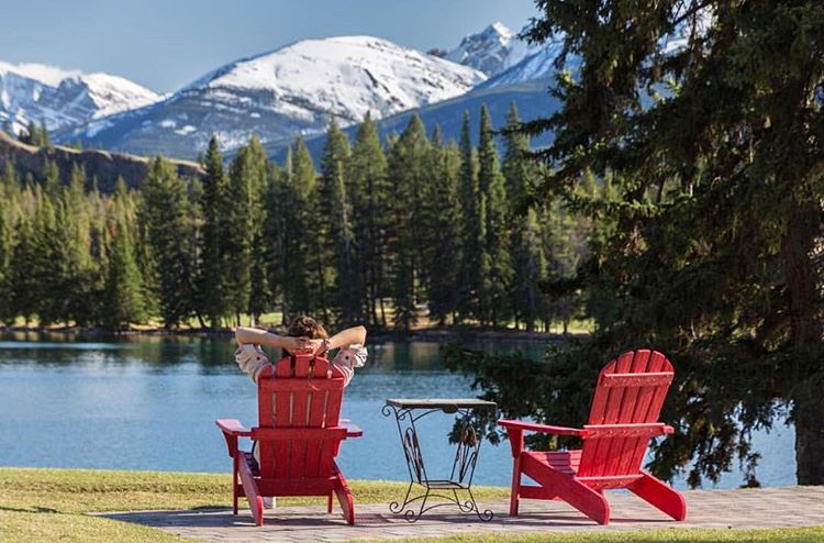 El Parque Nacional de Jasper está formado por amplios valles, escarpadas montañas, glaciares, frondosos bosques, prados alpinos y ríos salvajes que provocarán a Meghan y a Harry un auténtico síndrome de Stendhal.