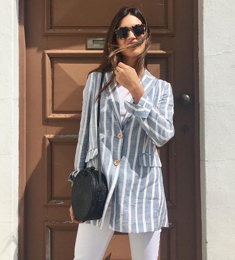 Esta es la chaqueta de Sara Carbonero de Mango que nos ha conquistado. Y está agotadísima en tiendas. ¿Qué podemos hacer?