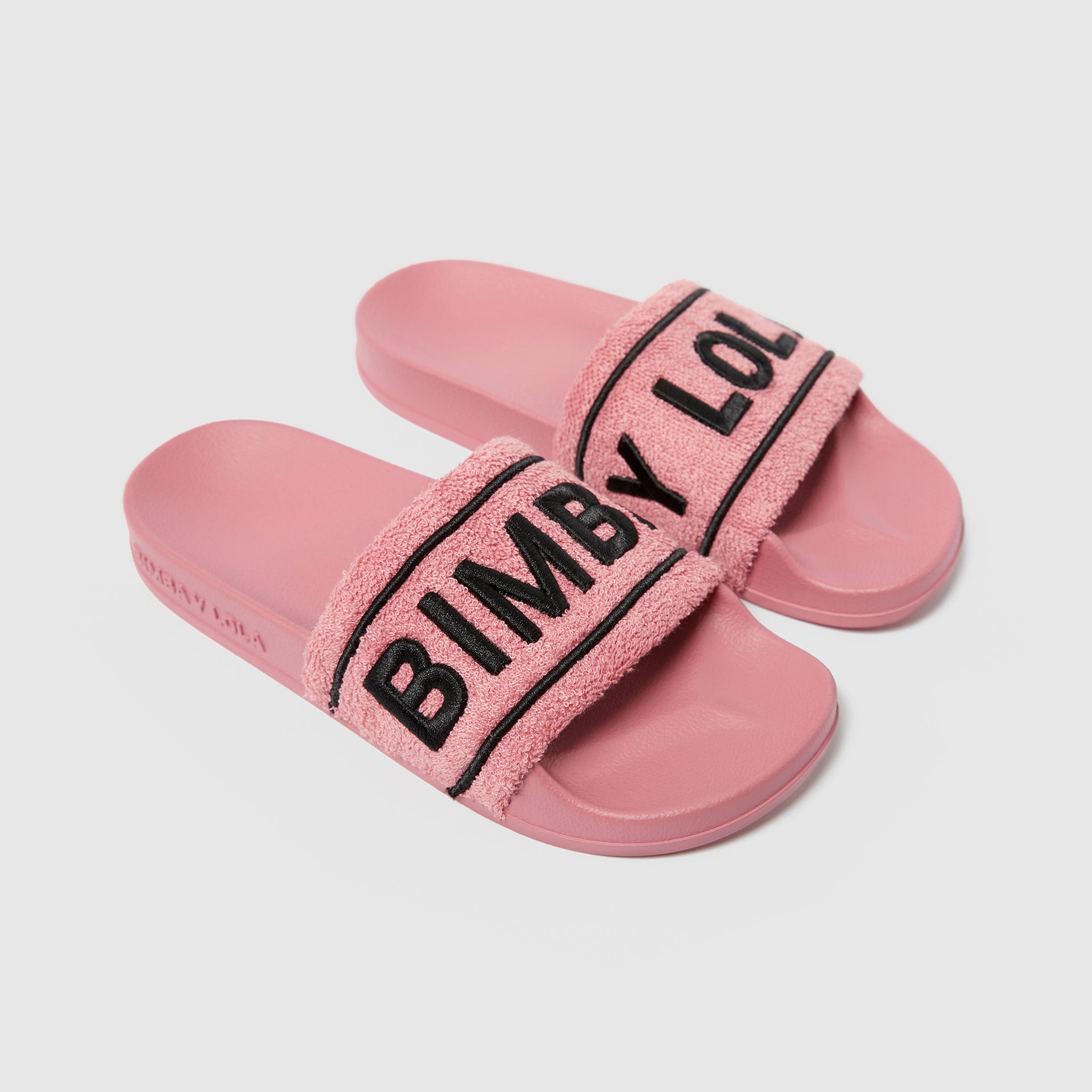 Chanclas con logo de Bimba y Lola y tela de toalla: 28 euros.