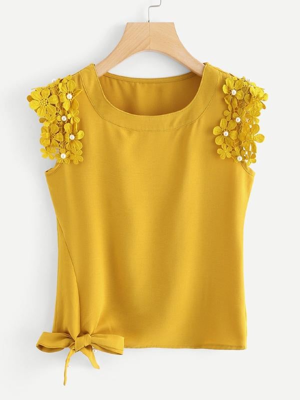 Top con diseño de perlas y nudo lateral de Shein: 13 euros.