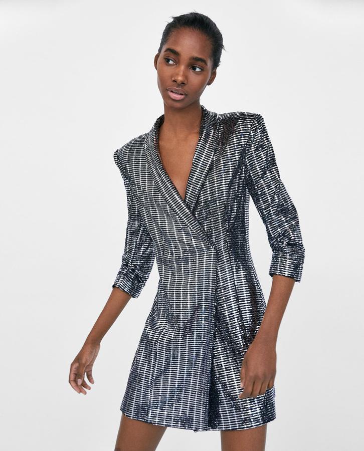 Vestido blazer metalizado de Zara: 59,95 euros.