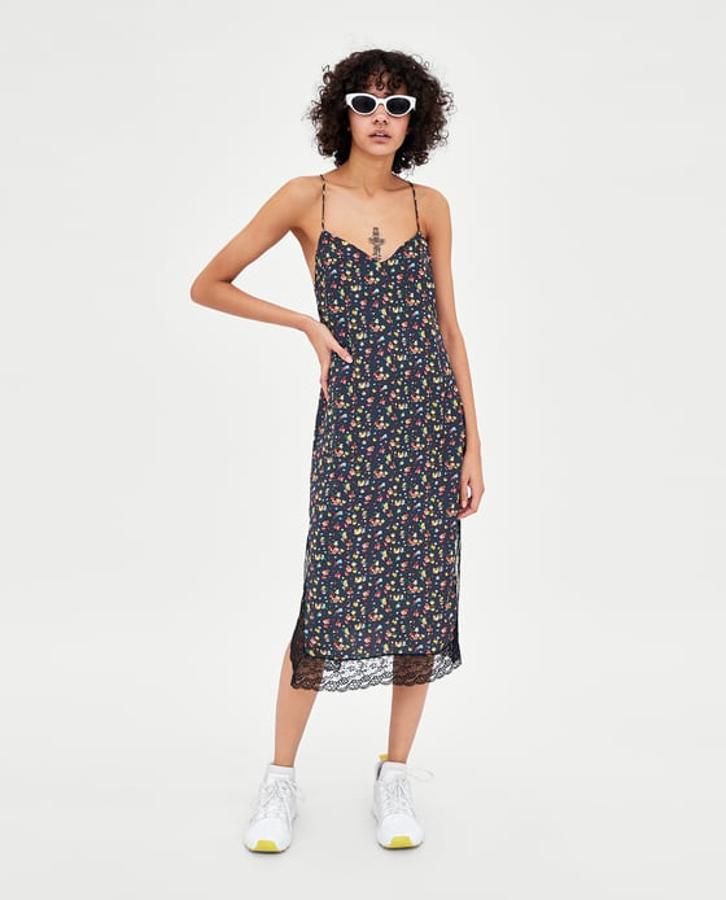 Vestido lencero con estampado de flores, 29,95 euros.
