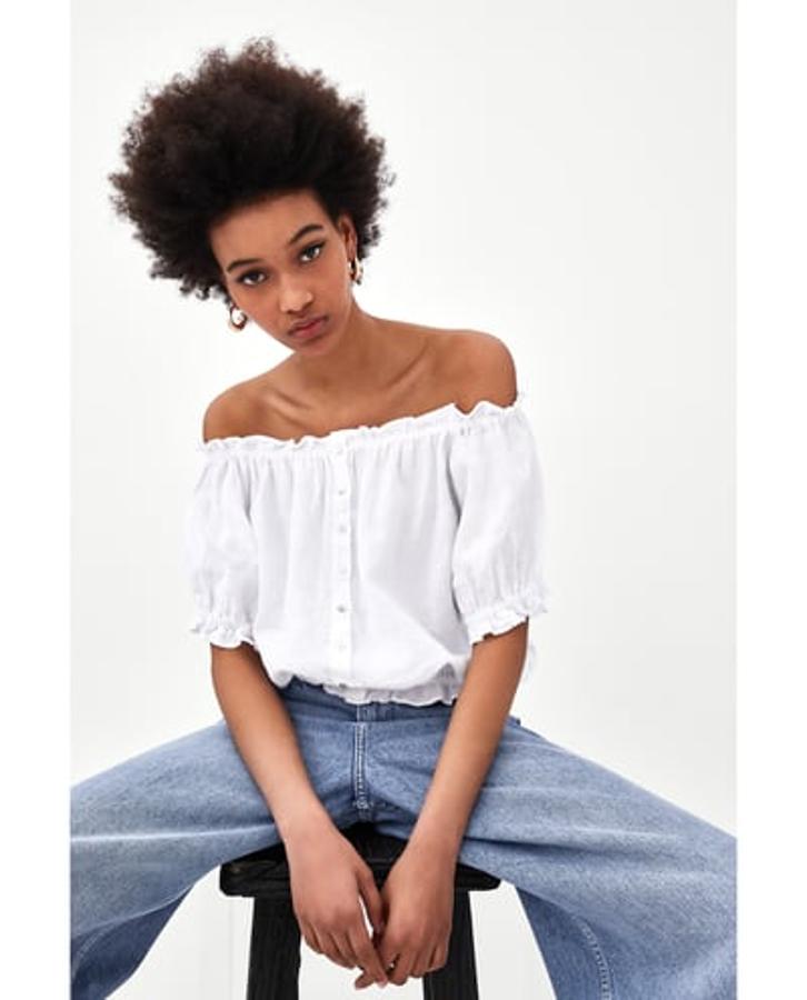 Blusa de lino en color blanco, 22,95 euros.