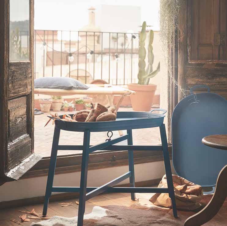 Ikea nos enseña que disfrutar de los espacios exteriores en verano no nos obliga a tener un gran jardín: un balcón en un apartamento en la ciudad puede ser igual de bonito si le sacas bien todo el partido.