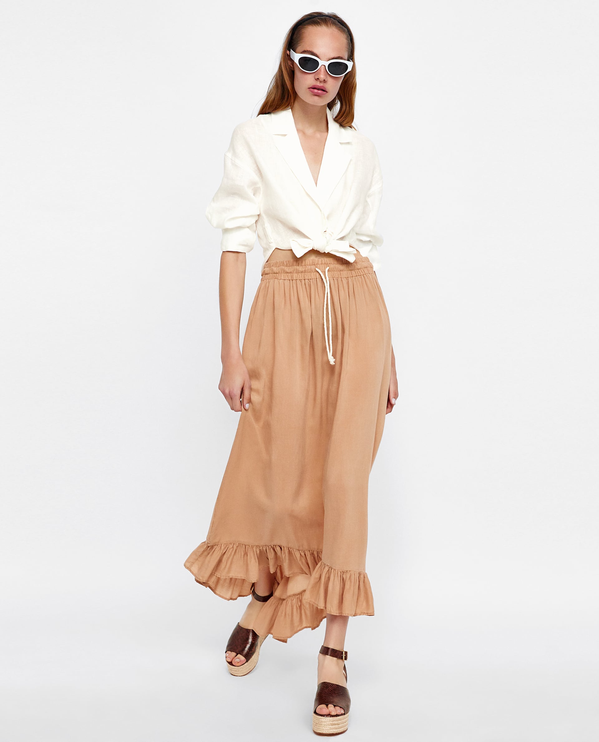 Falda larga con volante de Zara: 29,95 euros.