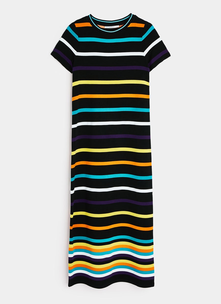 Vestido negro y rayas multicolor de Uterqüe: 99 euros. ¡Combina con cualquier calzado!