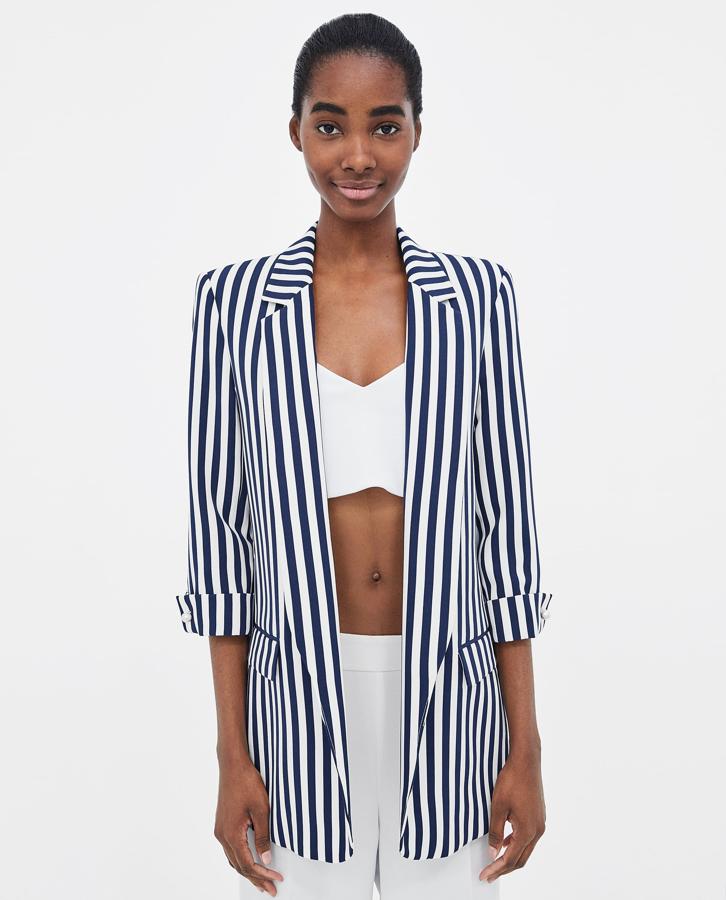 Blazer de rayas de Zara: 39,95 euros.