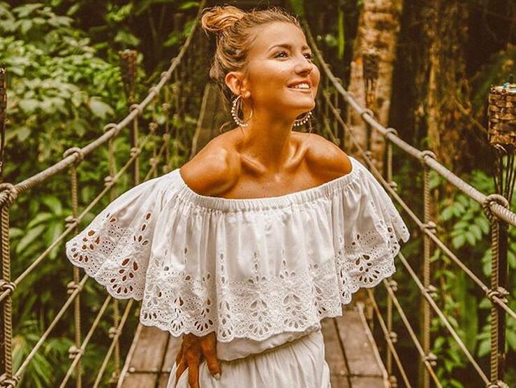 Fotos: Alexandra Pereira lleva los bordados perforados favoritos este verano